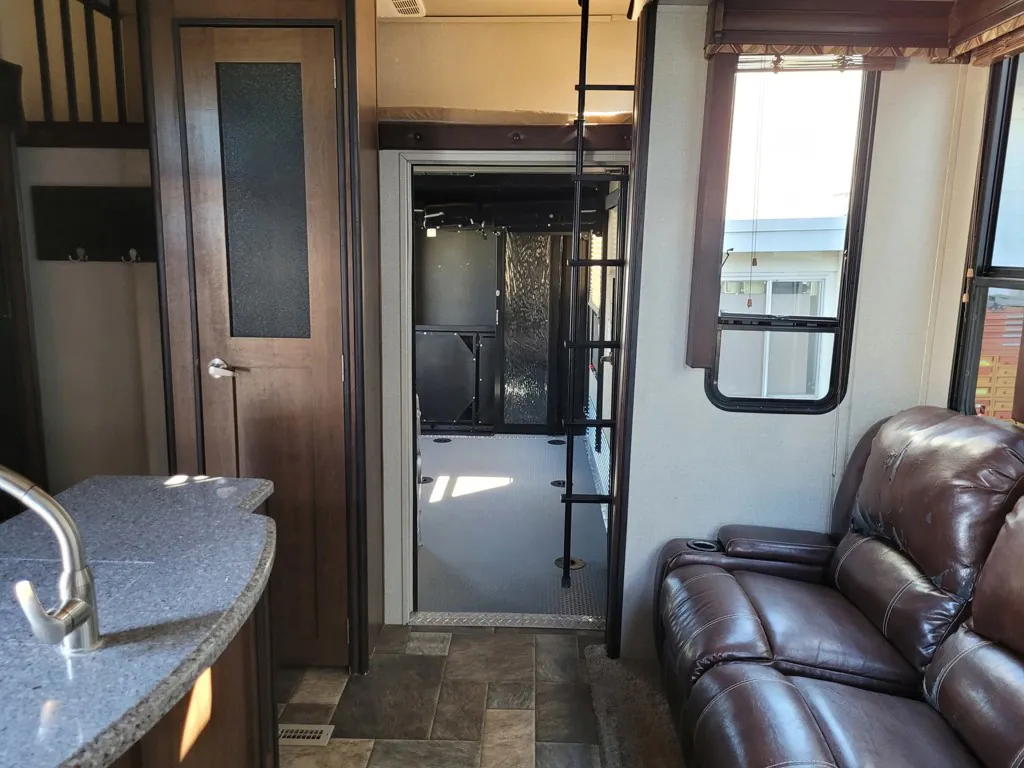 2017 Keystone Fuzion 384 - Photo 3