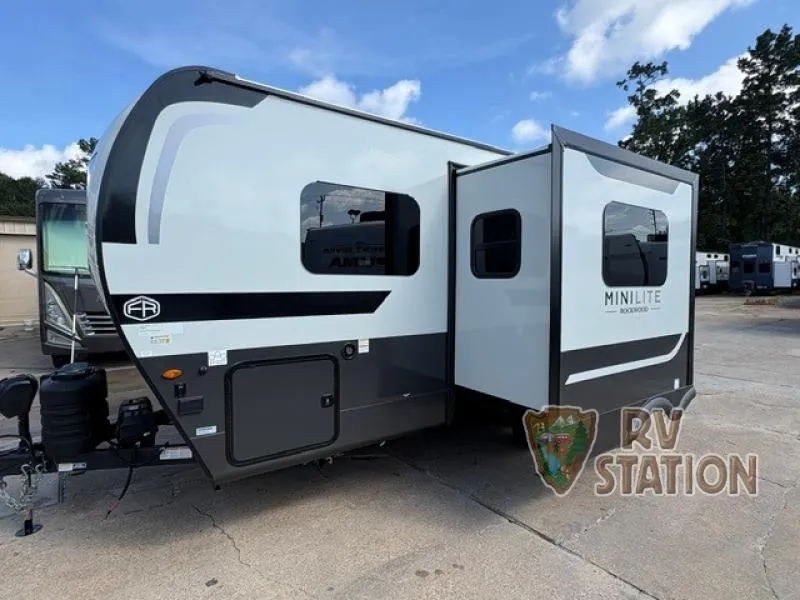 2027 Forest River Rockwood Mini Lite 2205S - Photo 2