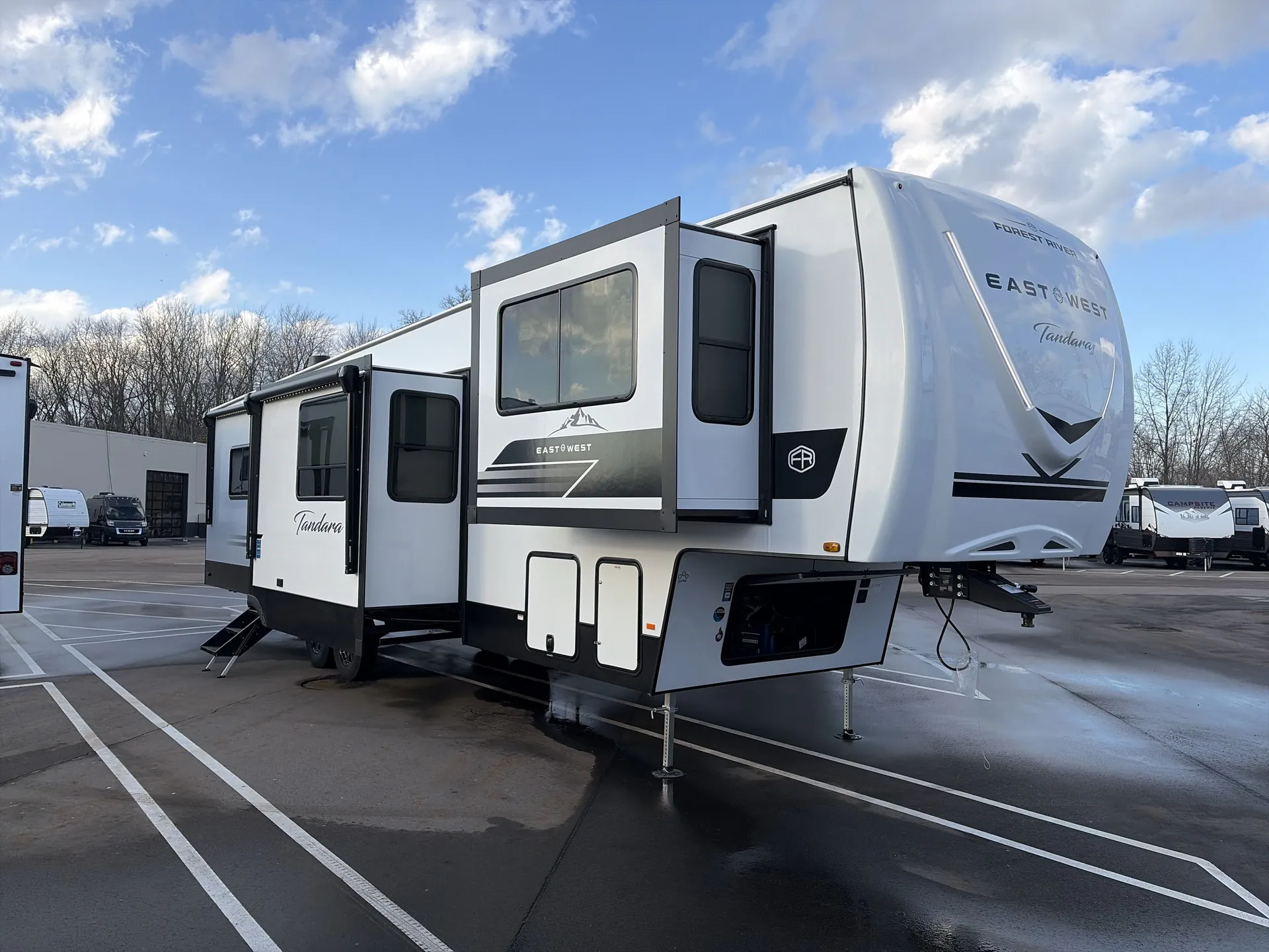 2026 East to West Tandara 390FL - Photo 2