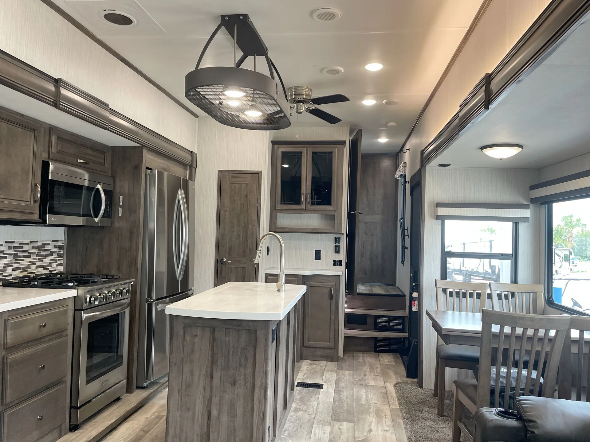 2021 Forest River Sandpiper 321RL - Photo 4
