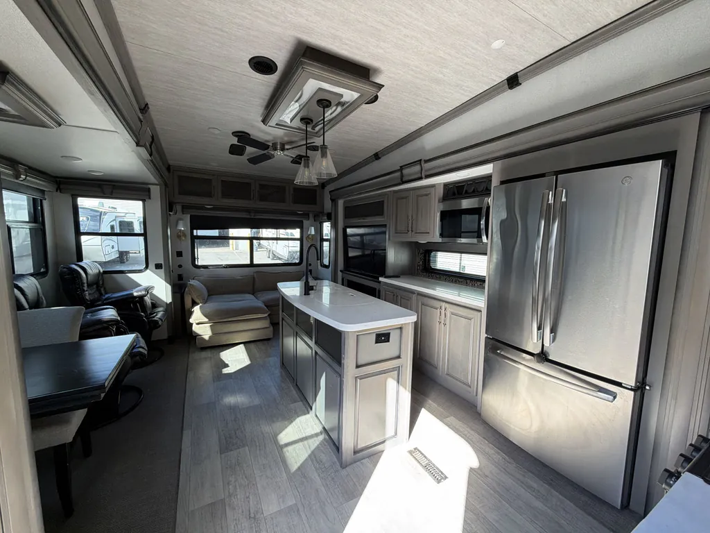 2021 Keystone Montana 3231CK, Photos photo 2