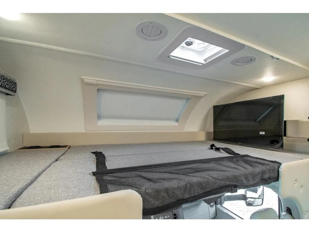 2027 Thor Motor Coach Quantum HS31, Photos photo 4
