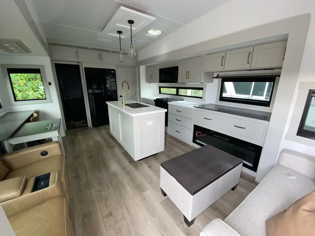 2026 Brinkley Model Z 3420, Photos photo 23