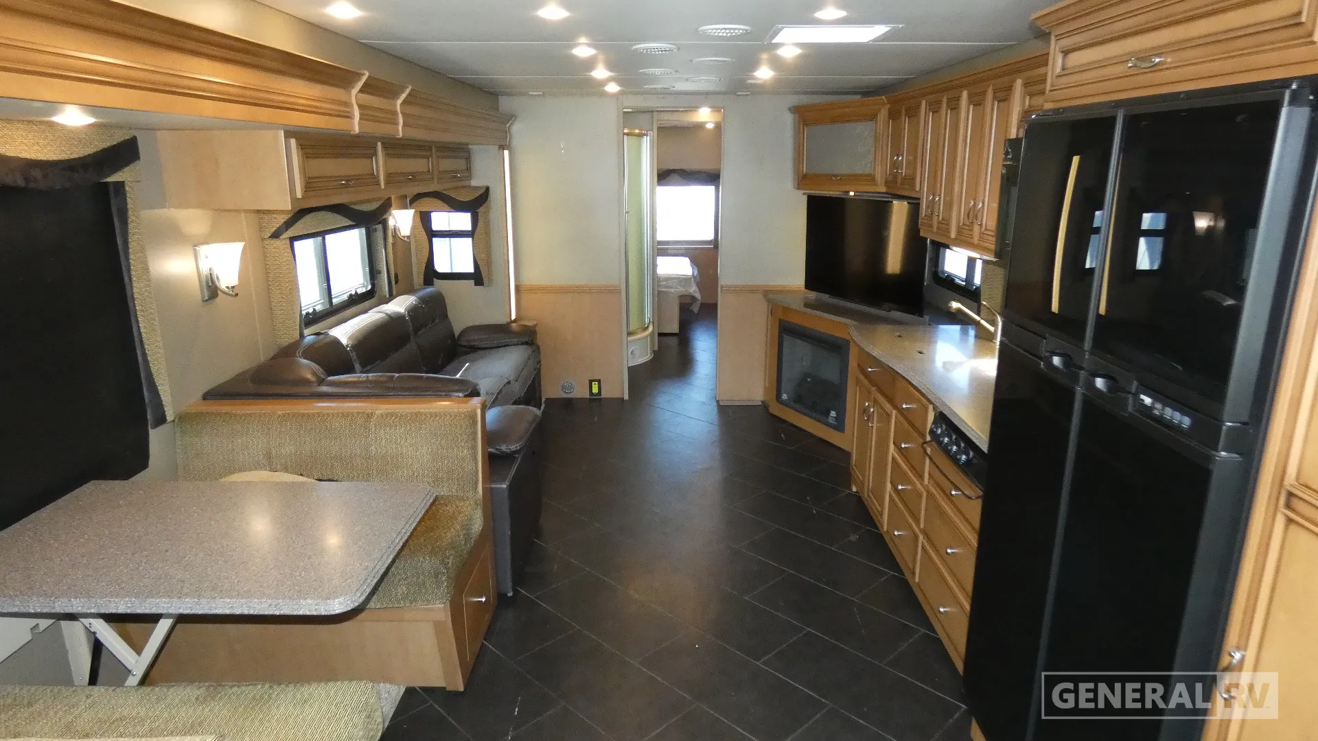 2015 Newmar Canyon Star 3919 - Photo 3