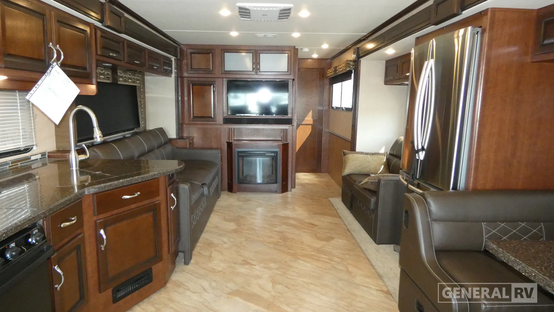 2017 Fleetwood Bounder 36X - Photo 3