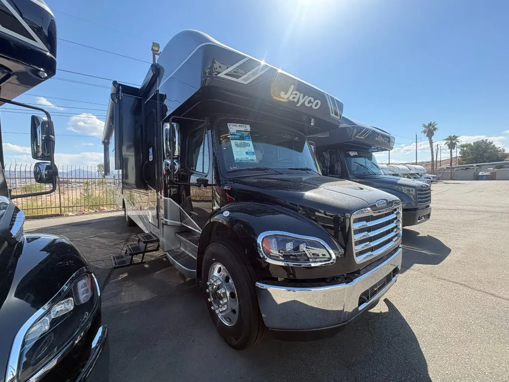 2027 Jayco Seneca 37L - Photo 3