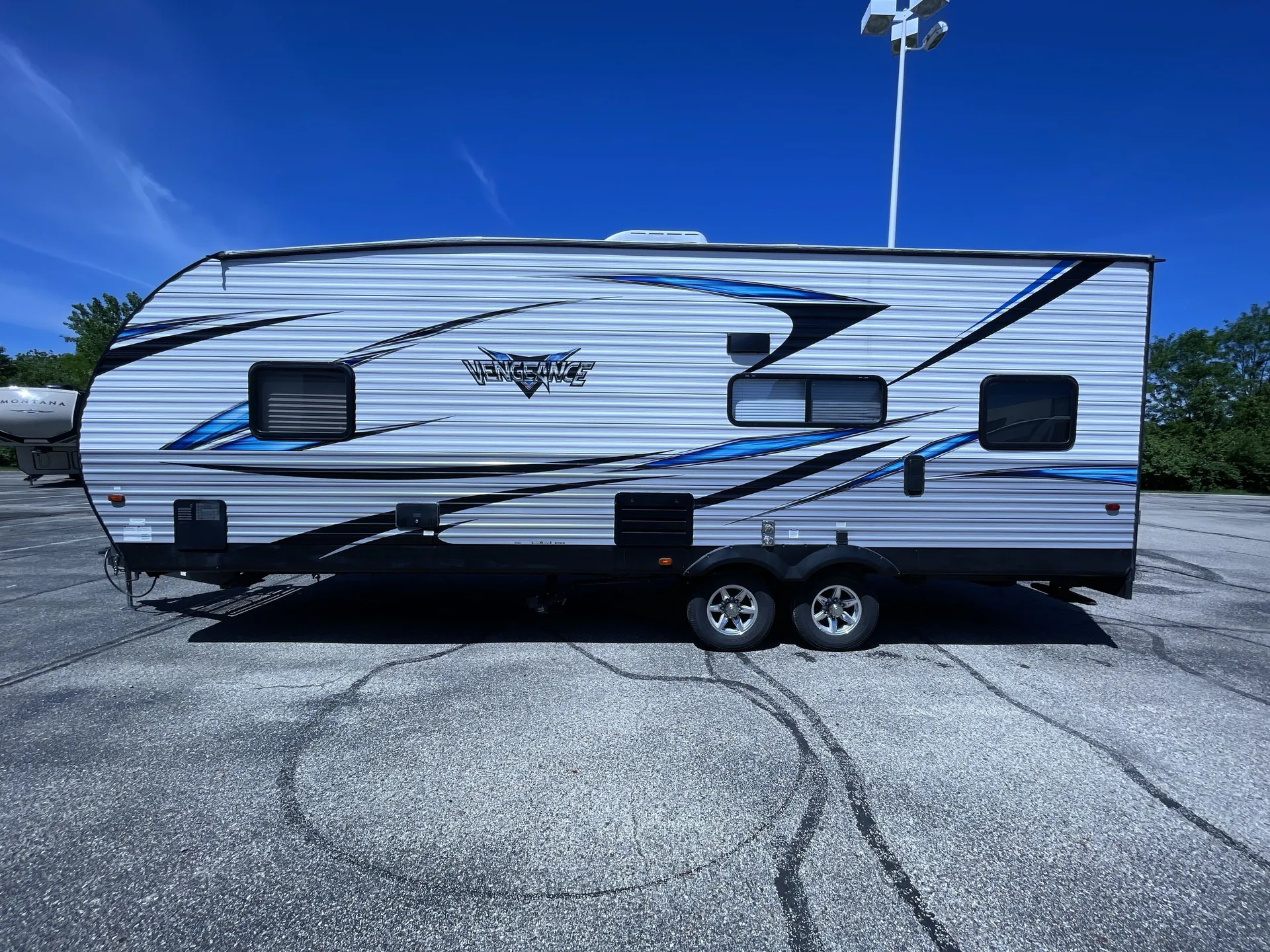 2018 Forest River Vengeance 25V — off campside