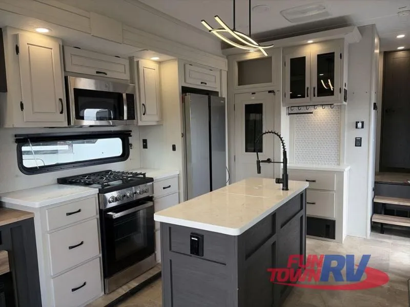 2025 Coachmen Brookstone 318RLL - Photo 4