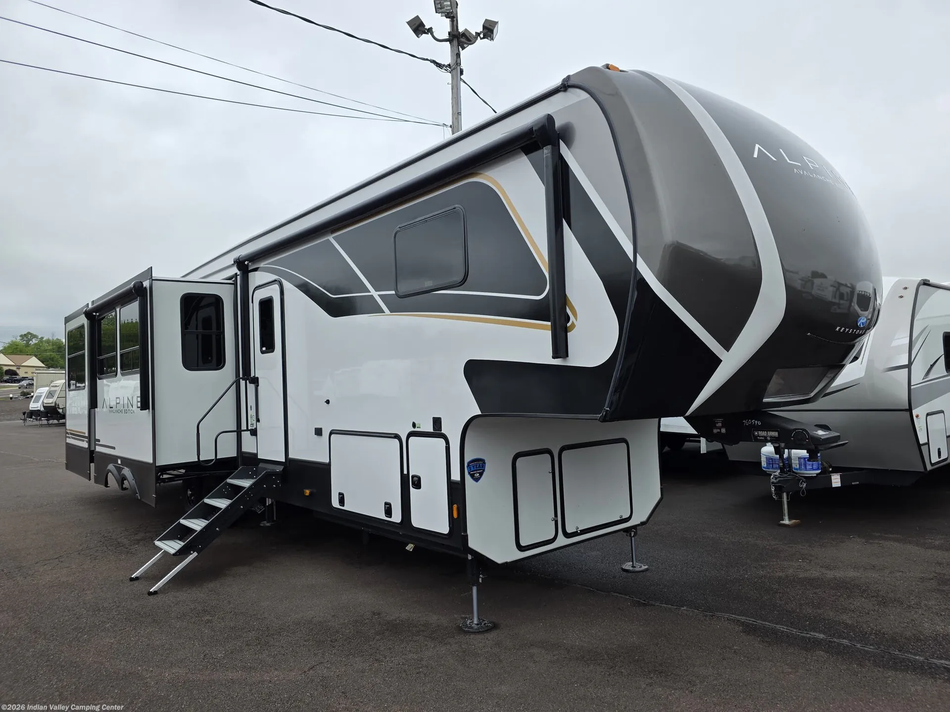 2025 Keystone Alpine Avalanche Edition 366LS - Photo 2