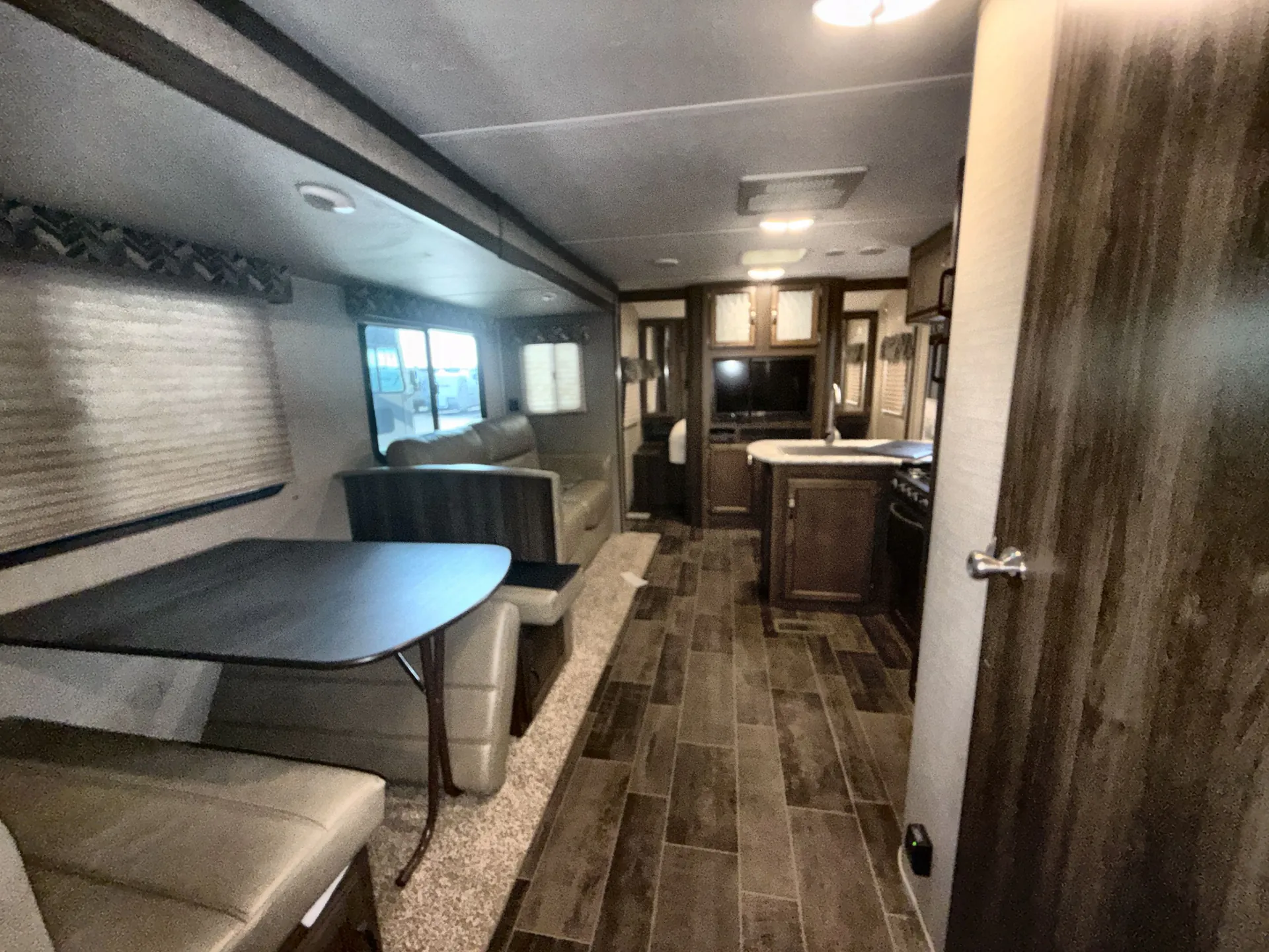 2018 Keystone Bullet 287QBS — living area main
