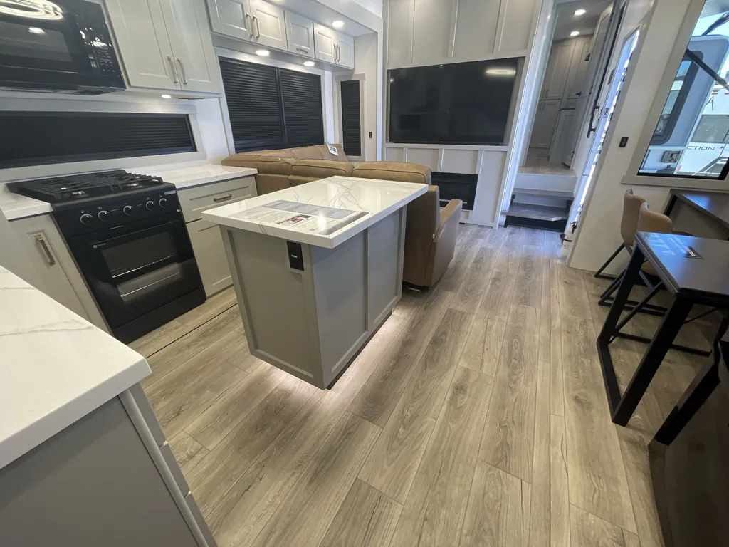 2026 Brinkley Model G 3950, Photos photo 12