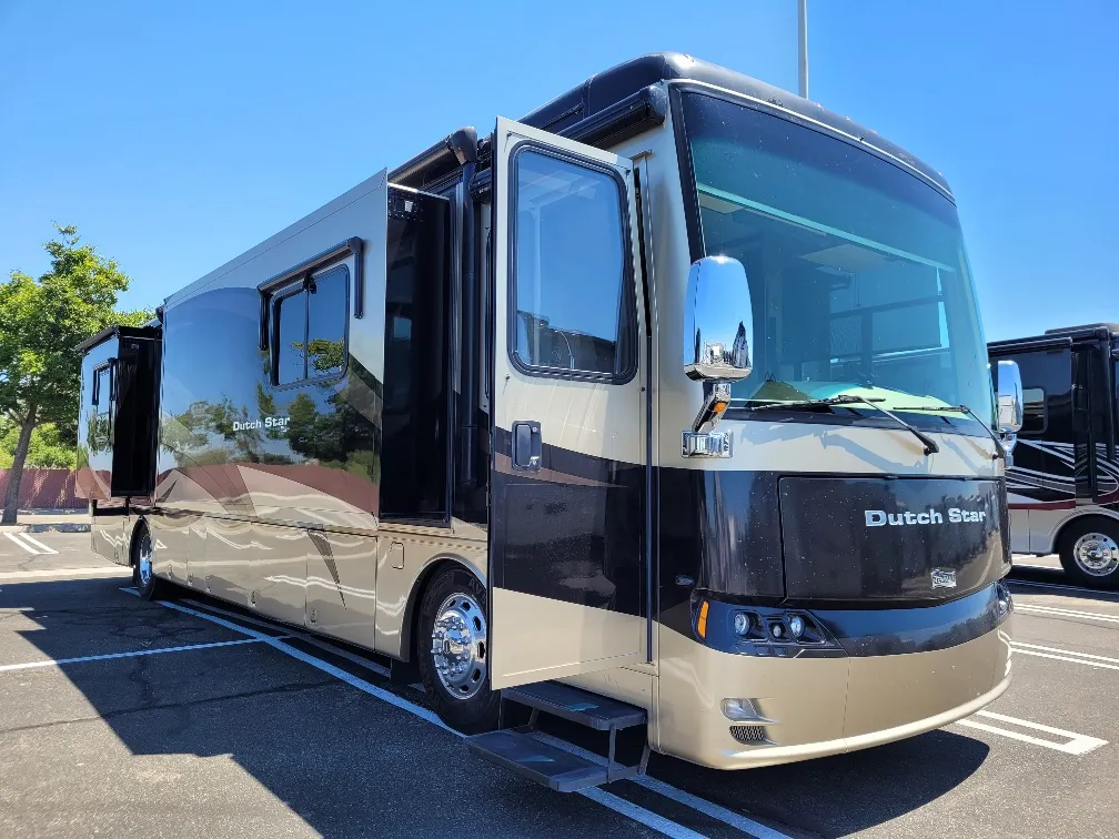 2011 Newmar DUTCHSTAR 4020 - Photo 2