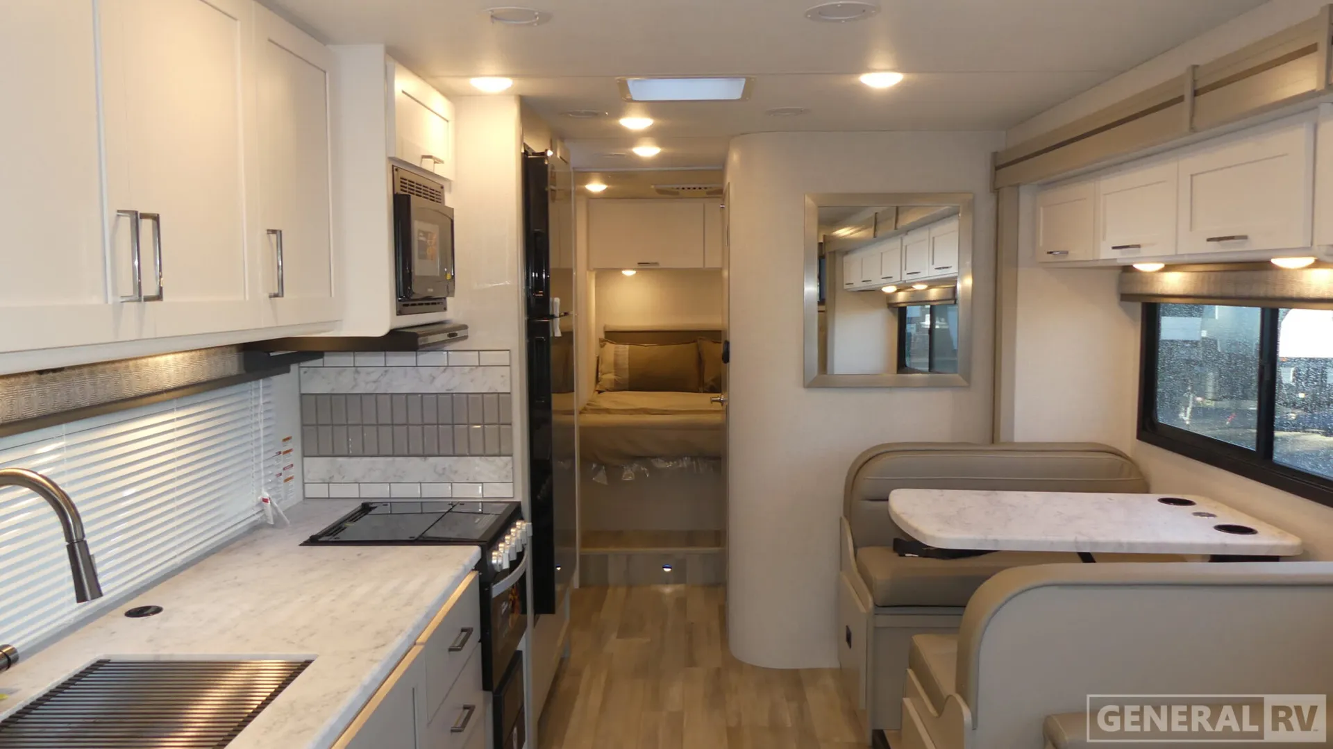 2026 Thor Motor Coach Pasadena SE SH31 - Photo 3