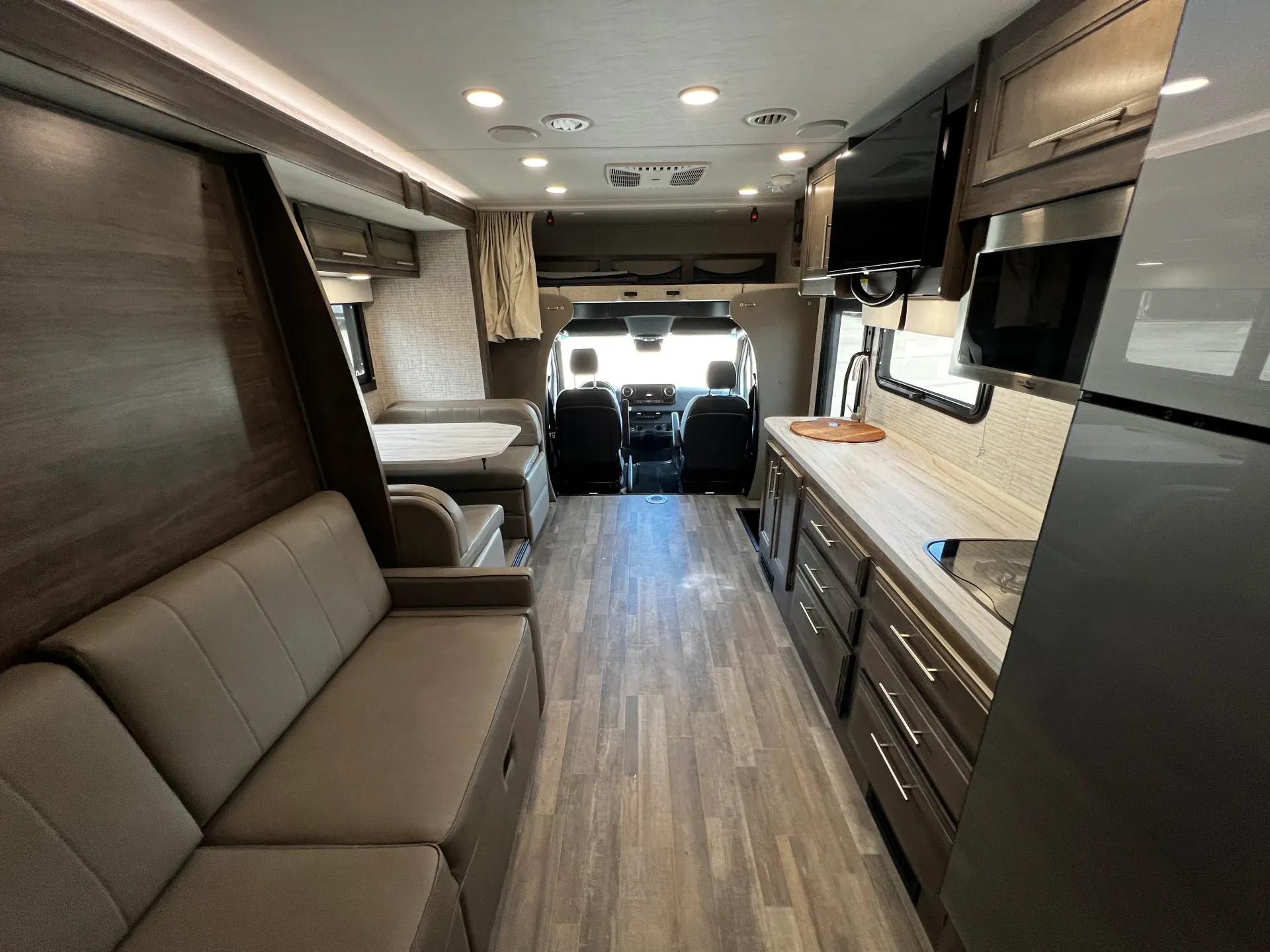 2025 Entegra Coach Qwest SE 24R - Photo 4