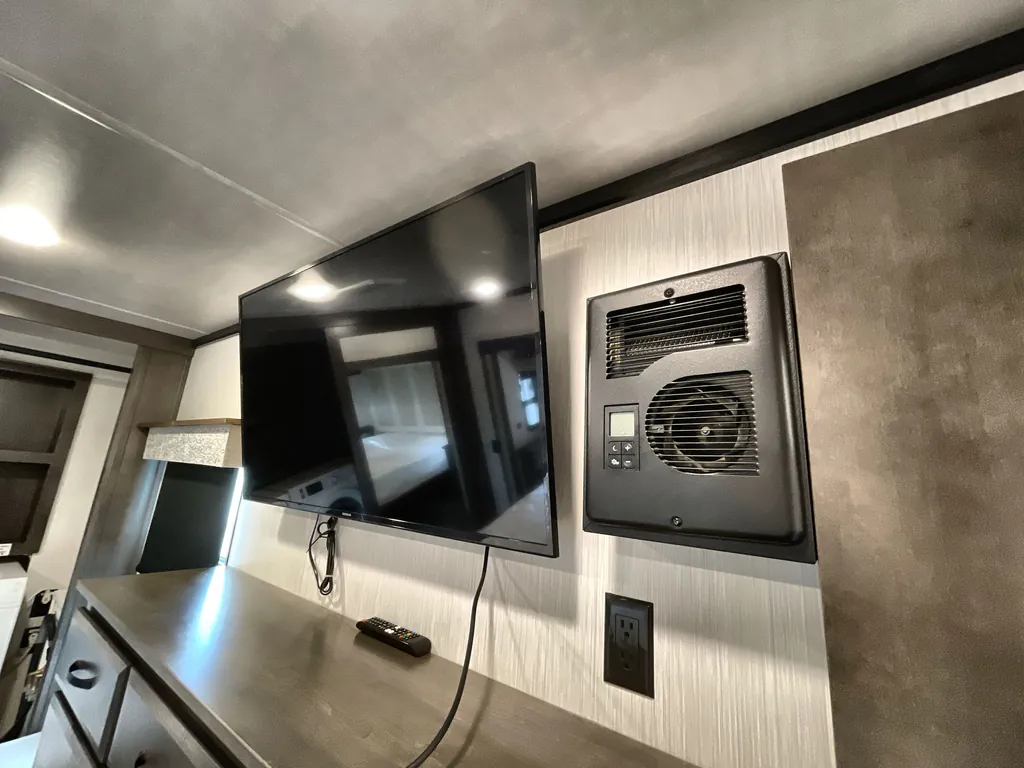 2022 Forest River Cedar Creek Champagne Edition 38EL, Photos photo 22
