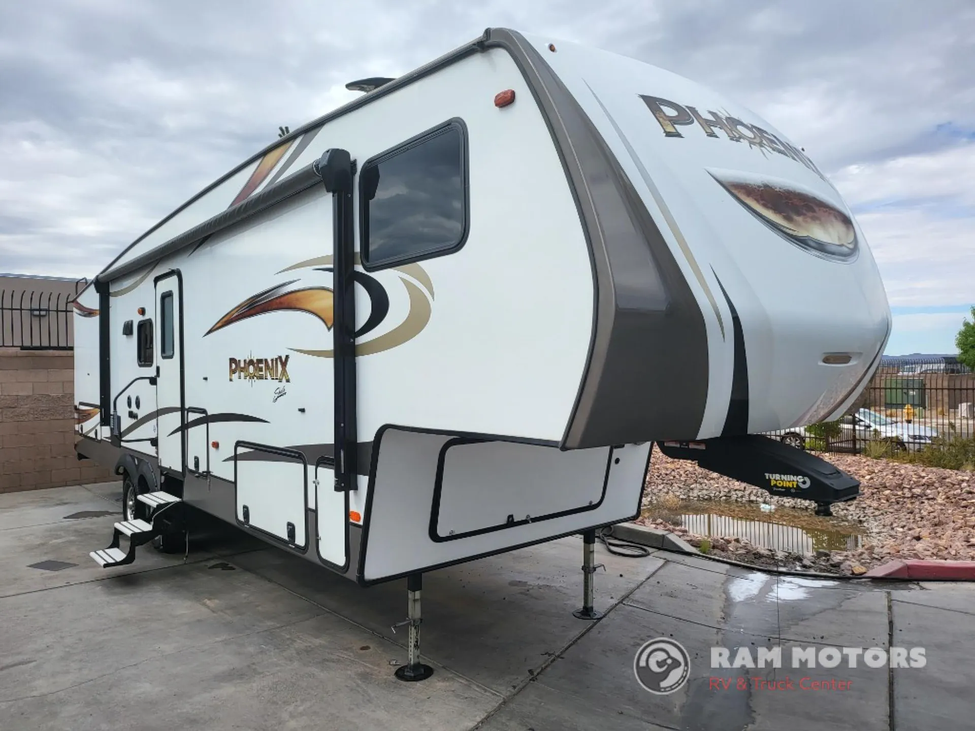 2019 Shasta Phoenix Lite 295BH - Photo 2