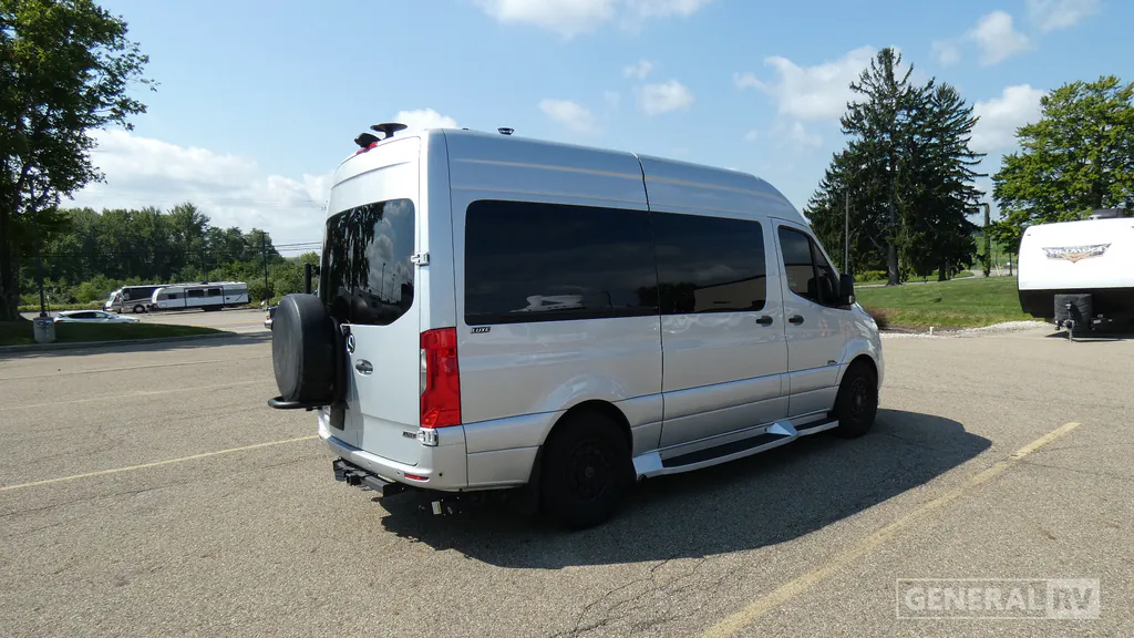 2024 Midwest Automotive Designs Luxe Cruiser D4, Photos photo 7