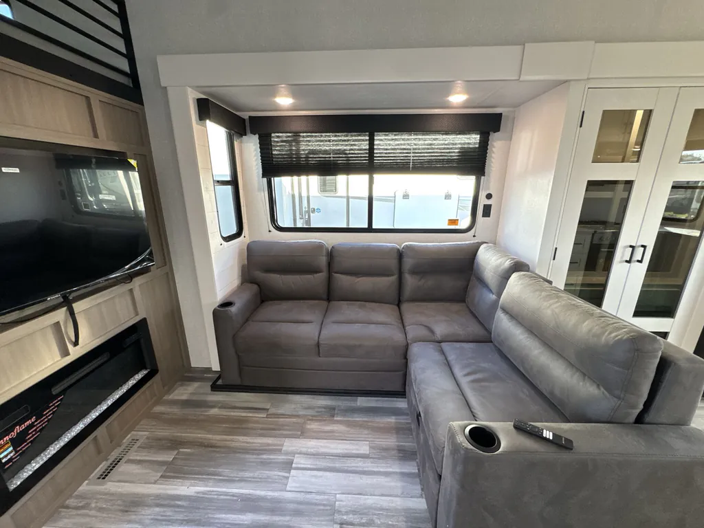 2026 Jayco Jay Flight Bungalow 404LOFT DS, Photos photo 2