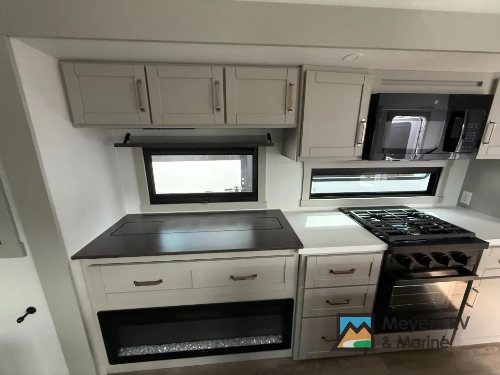 2026 Brinkley Model Z 3515, Photos photo 9