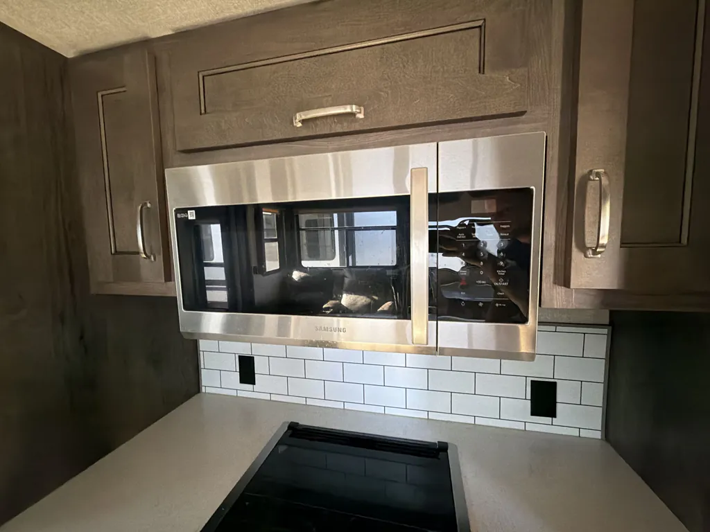 2019 Keystone Montana High Country 385BR, Photos photo 11