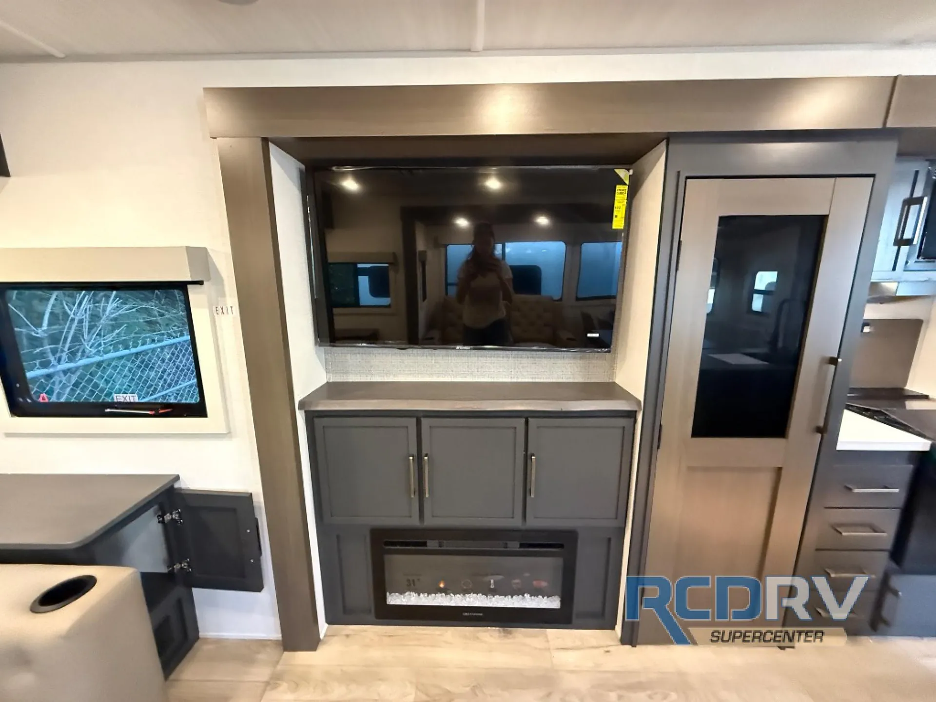 2027 Forest River Grand Surveyor 305RLBS — Photo 5