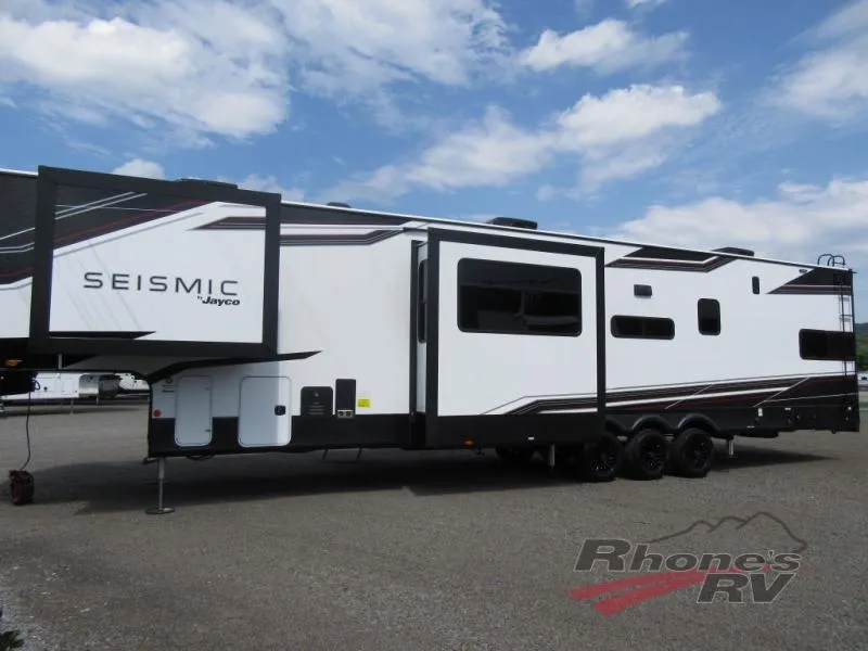 2027 Jayco Seismic 399 - Photo 4