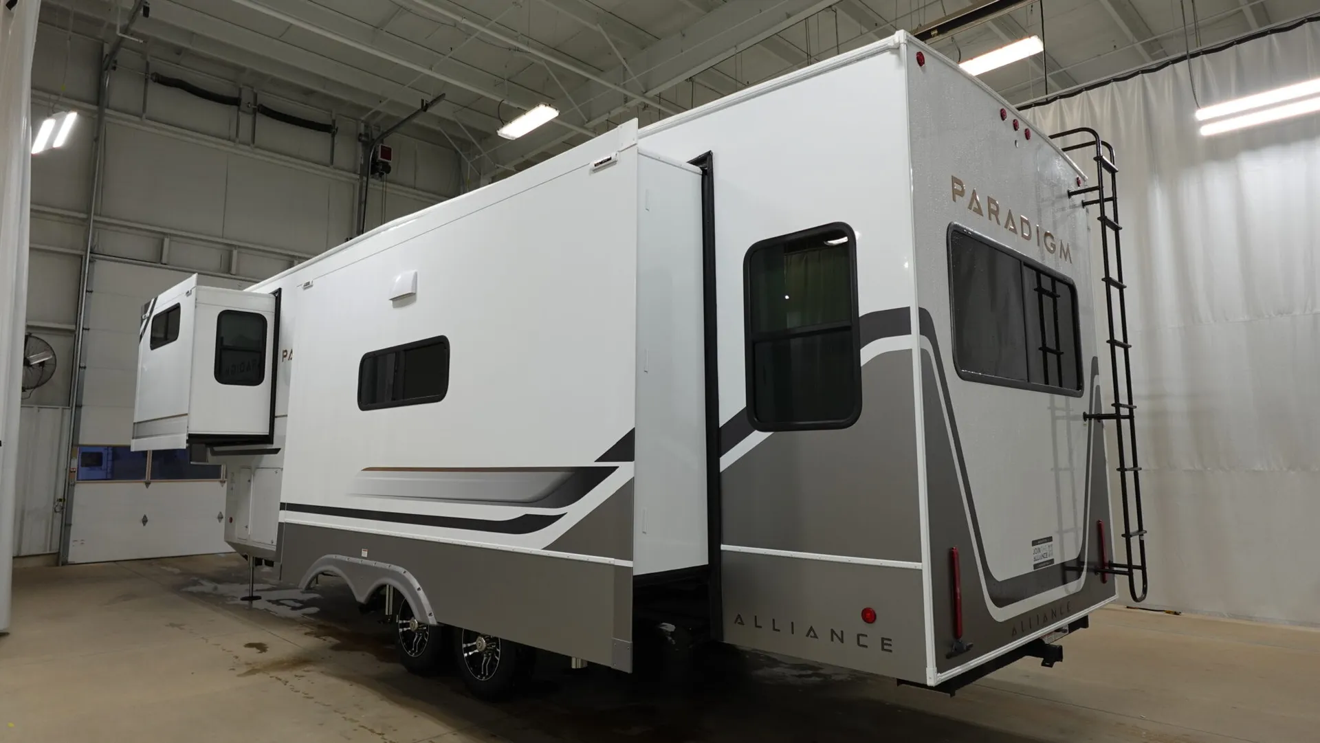 2026 Alliance RV Paradigm 310RL - Photo 4
