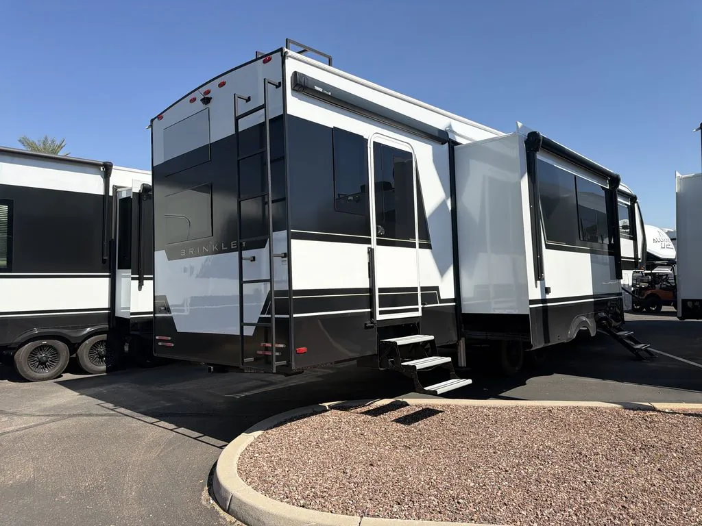 2027 Brinkley Model Z 3510 - Photo 3
