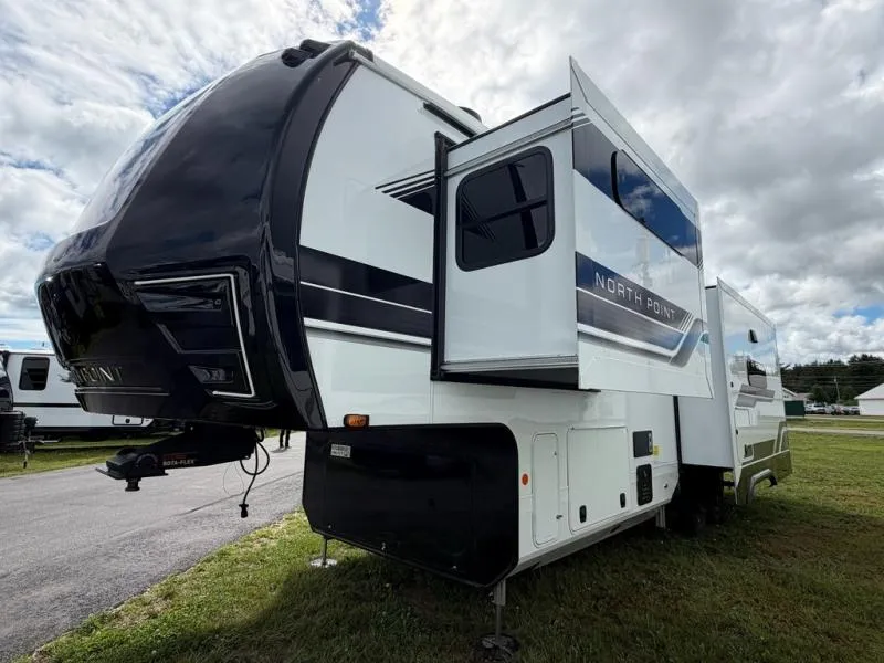 2027 Jayco North Point 310RLTS - Photo 4