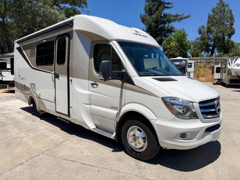 2017 Leisure Travel Unity 24MB - Main photo