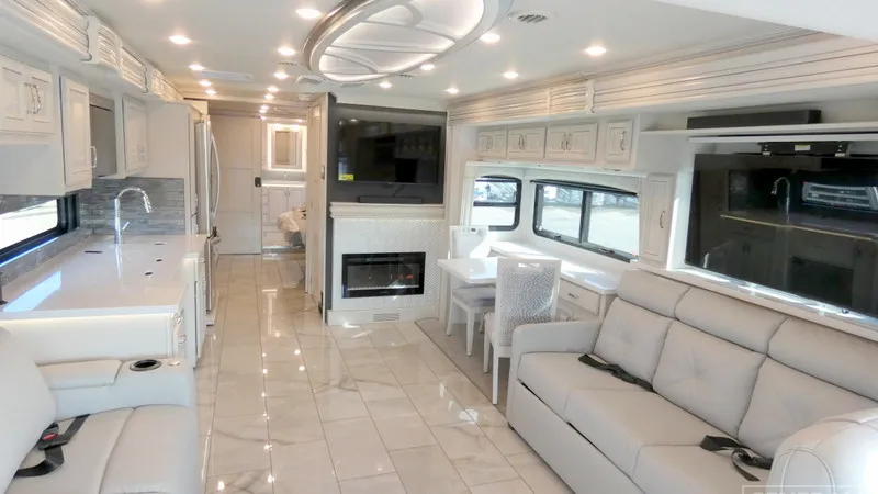 2026 Fleetwood Discovery 38W - Photo 3