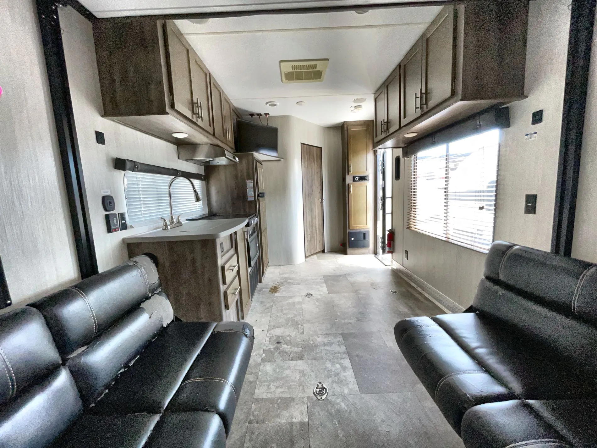 2019 Forest River Vengeance Rogue 25V - Photo 3