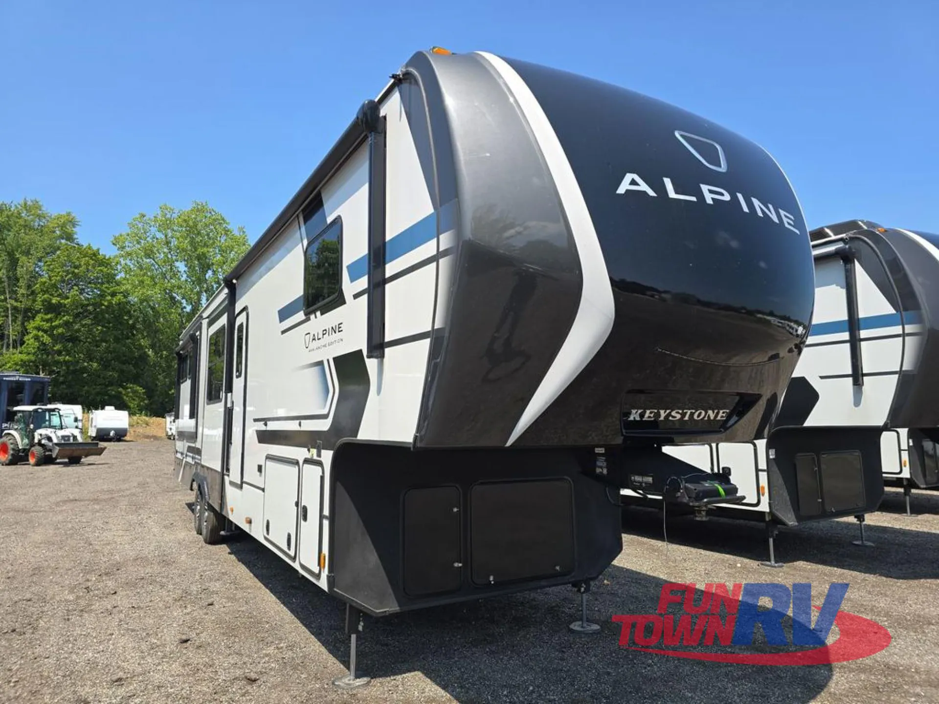 2026 Keystone Alpine Avalanche Edition 381DL - Photo 2