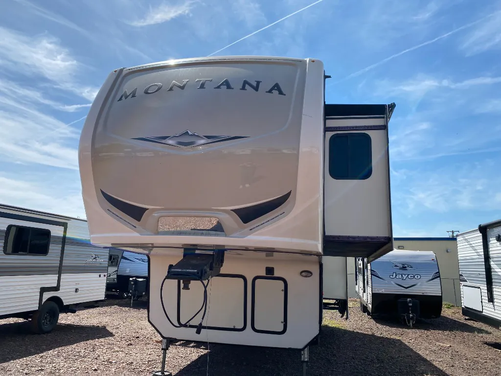 2018 Keystone Montana 3121RL - Photo 2