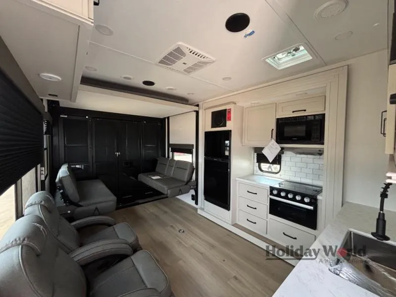 2026 Grand Design Momentum G-Class 25G - Photo 4