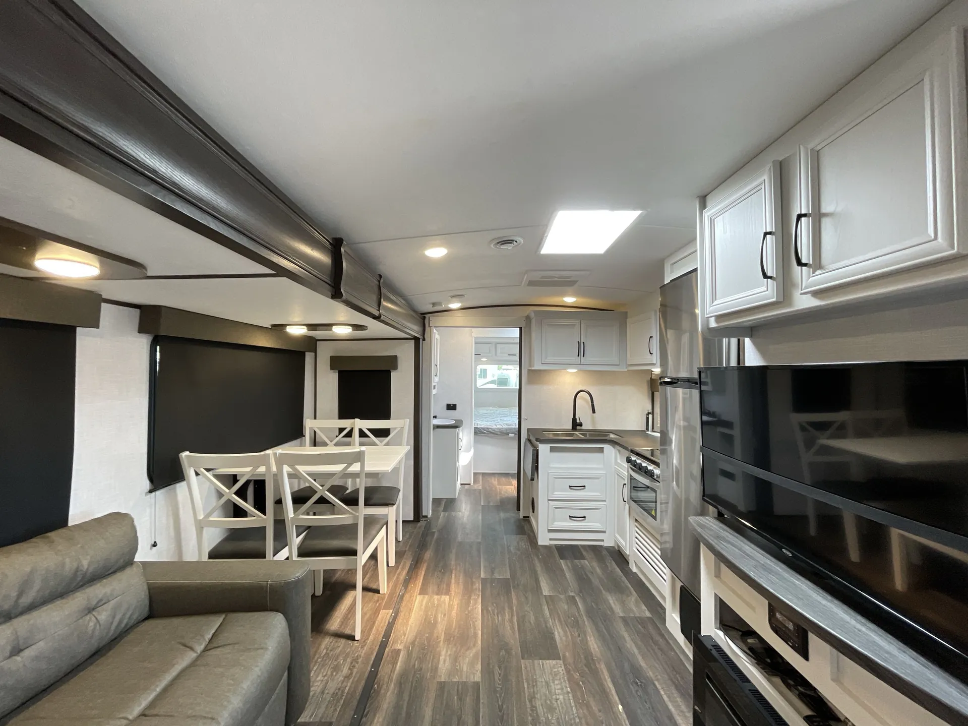 2022 Dutchmen Atlas 3202BH — living area main