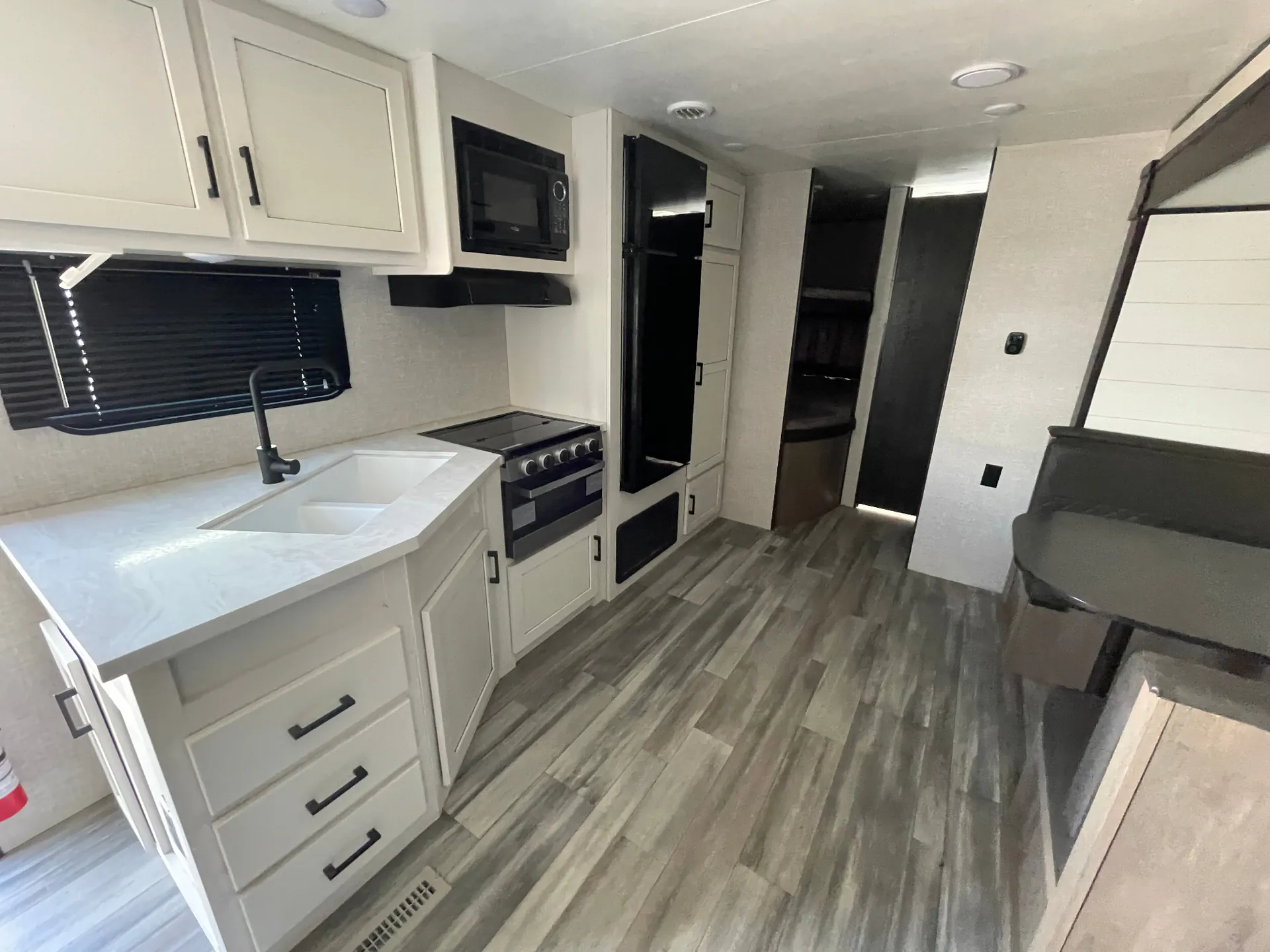 2024 Jayco Jay Flight 261BHSW - Photo 4