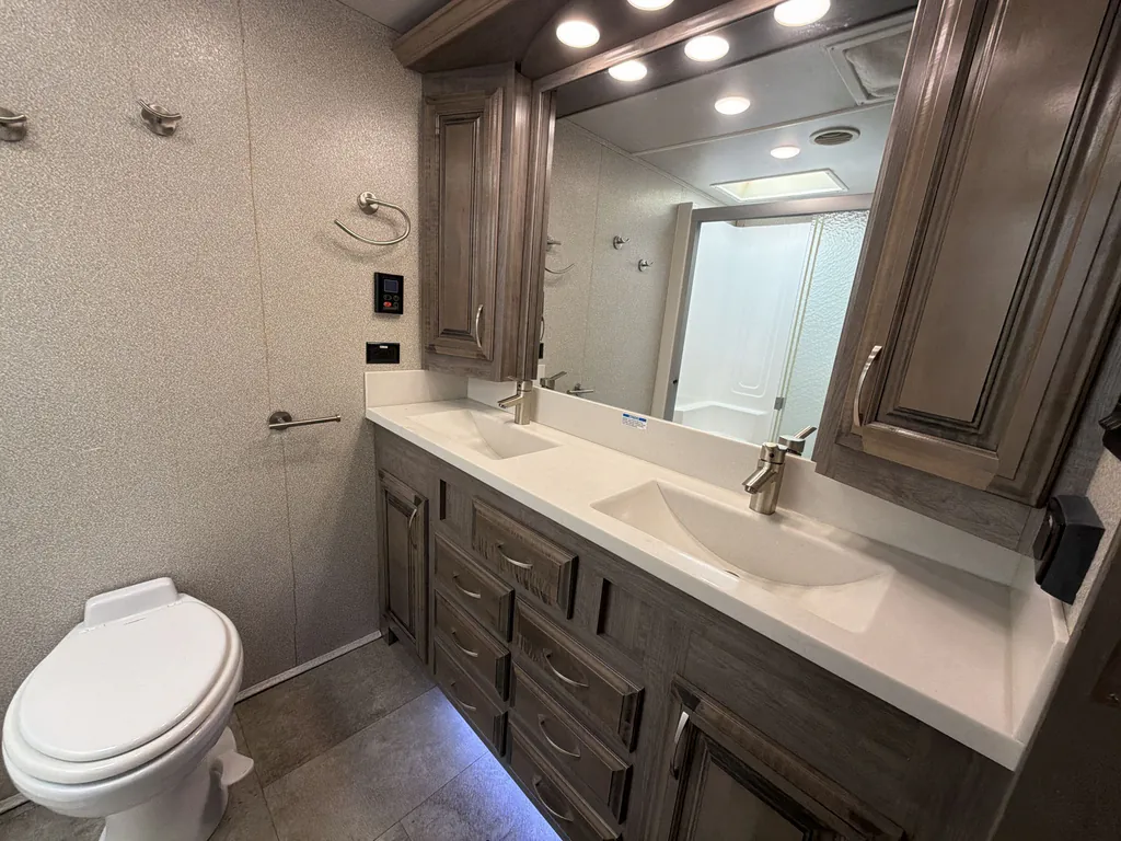 2020 Forest River Cedar Creek Champagne Edition 38EL, Photos photo 17