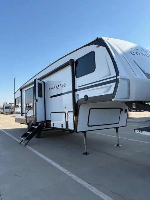 2026 Coachmen Chaparral Lite 27BAR - Photo 2