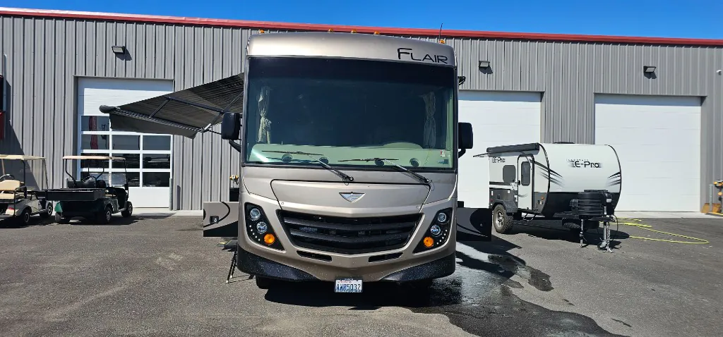 2015 Fleetwood Flair 26E - Photo 3