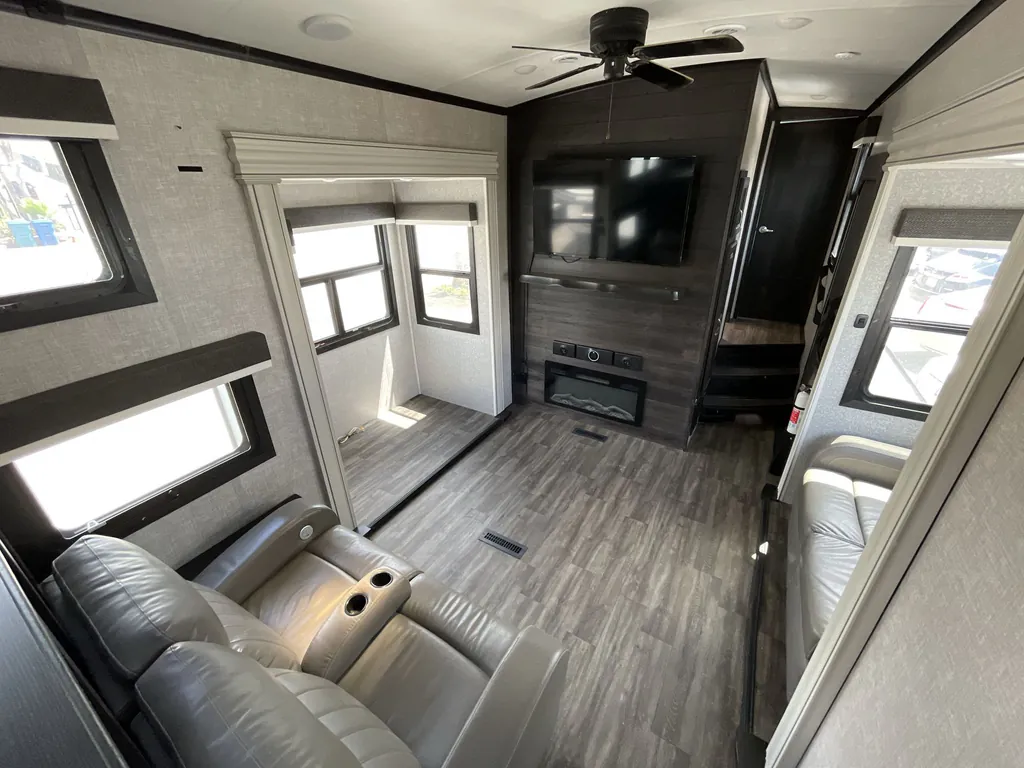 2022 Jayco North Point 380RKGS, Photos photo 5