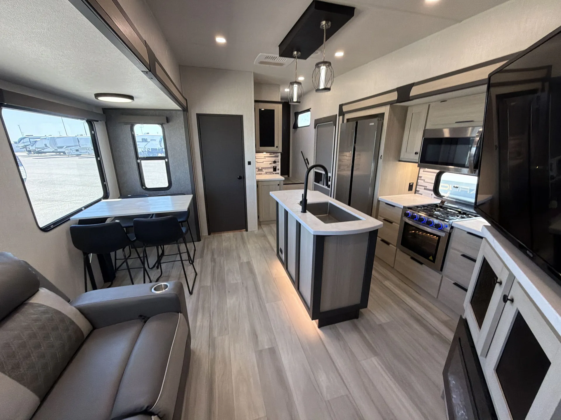2025 Forest River Wildcat 37BEST — living area main
