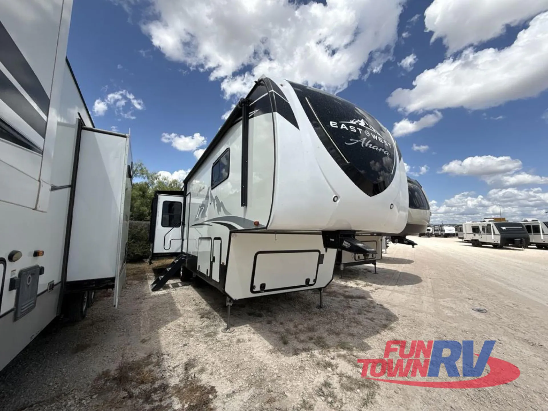 2022 East to West Ahara 365RL - Photo 2