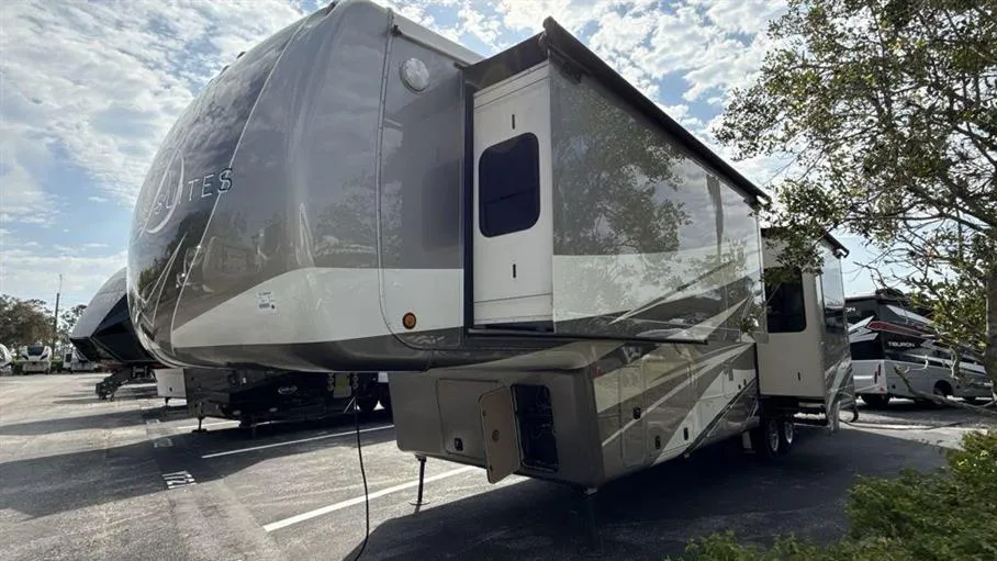 2020 DRV Luxury Suites Mobile Suites 41RSBK4 - Photo 4