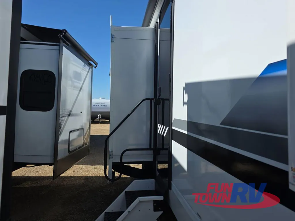 2026 Forest River Cherokee Alpha Wolf 33BH, Photos photo 9