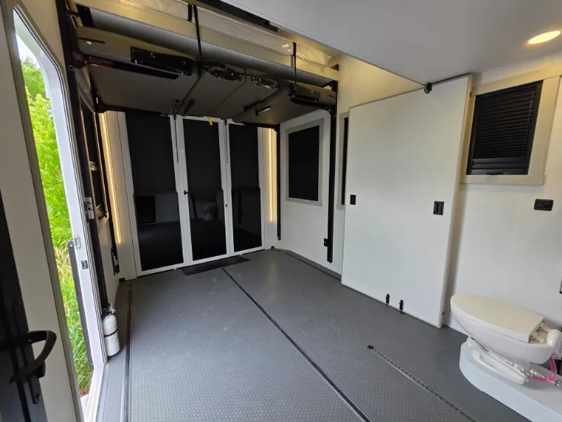 2026 Brinkley Model G 4100, Photos photo 11