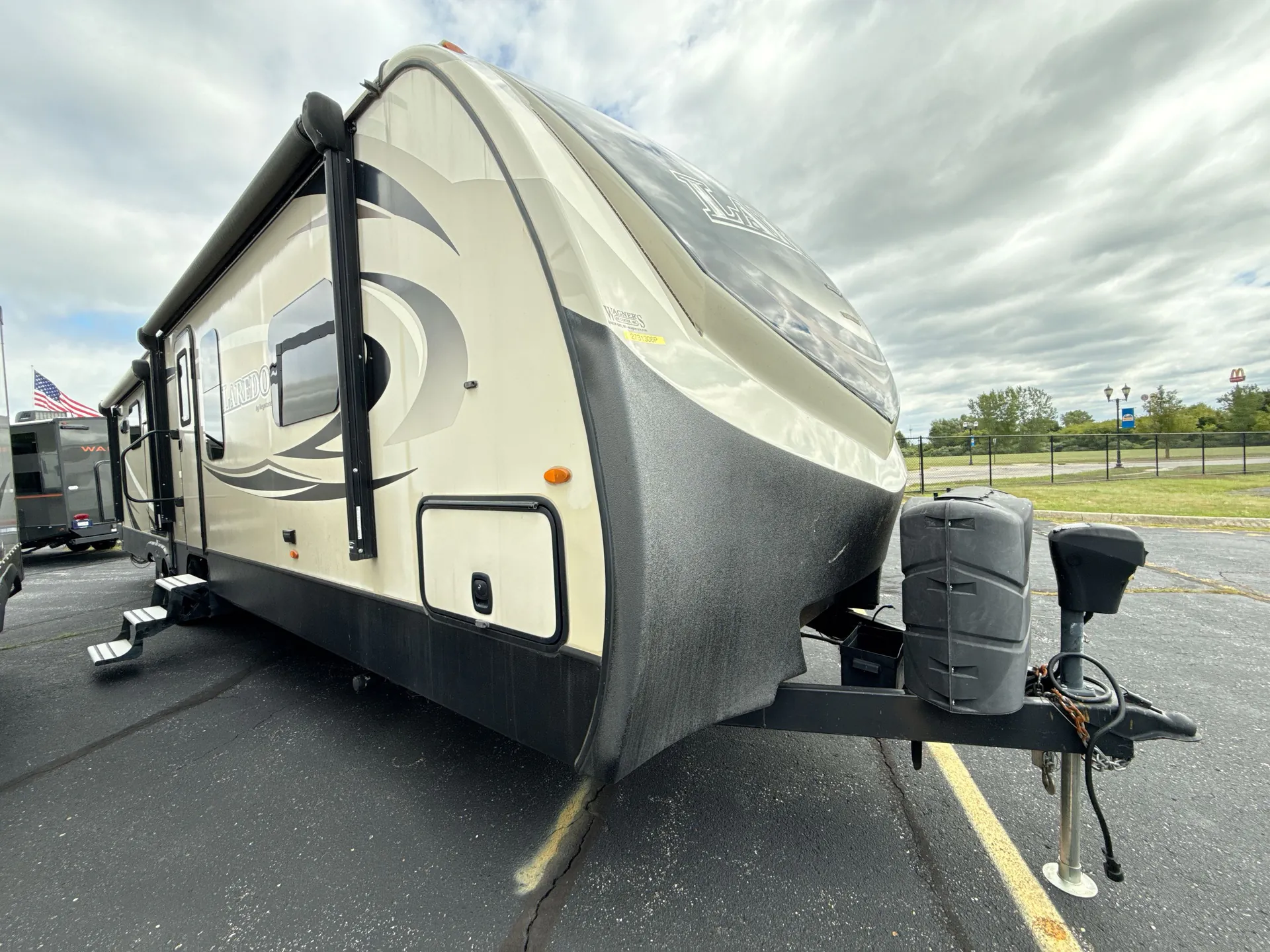 2018 Keystone Laredo 335MK - Photo 2