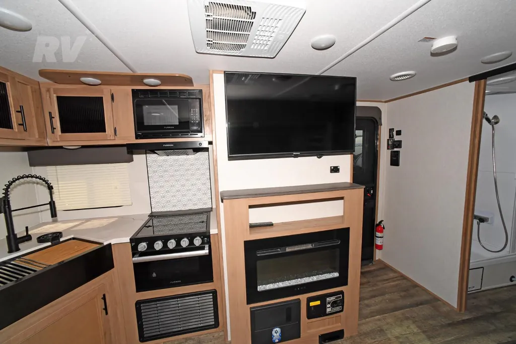 2024 Forest River Cherokee Alpha Wolf 22SW, Photos photo 14