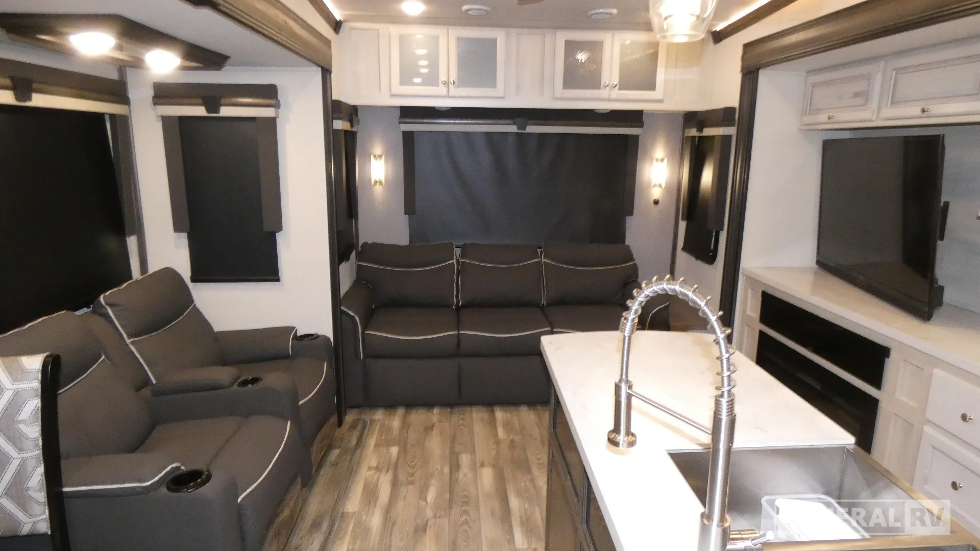 2022 Forest River Cardinal Luxury 320RLX - Photo 3