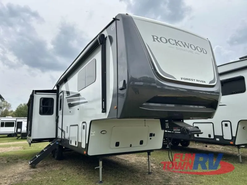 2026 Forest River Rockwood Signature 361RL - Photo 3